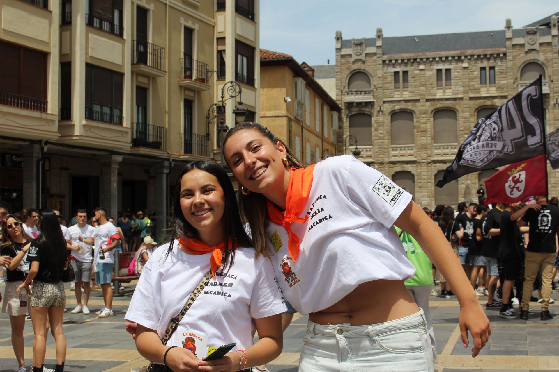 Las imágenes del desfile de peñas en León