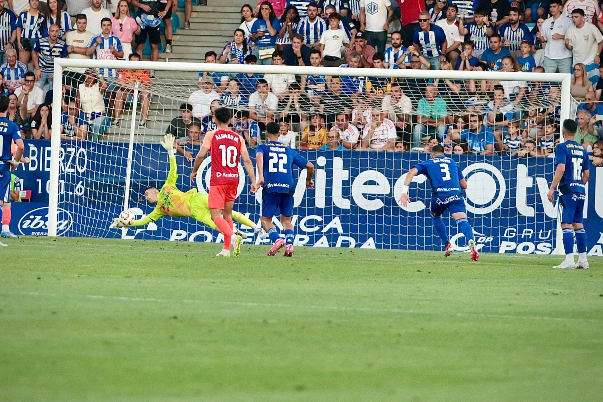 Las imágenes del cruel desenlace de la Deportiva ante el Andorra