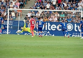 Andrés Prieto, parando el penalti de Lautaro