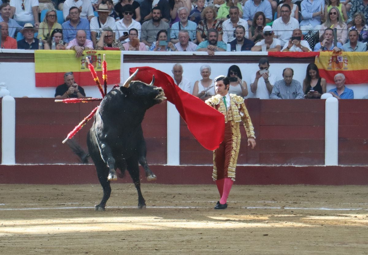 Puerta grande para Morante y El Fandi en León, mientras que Cayetano se despide en silencio