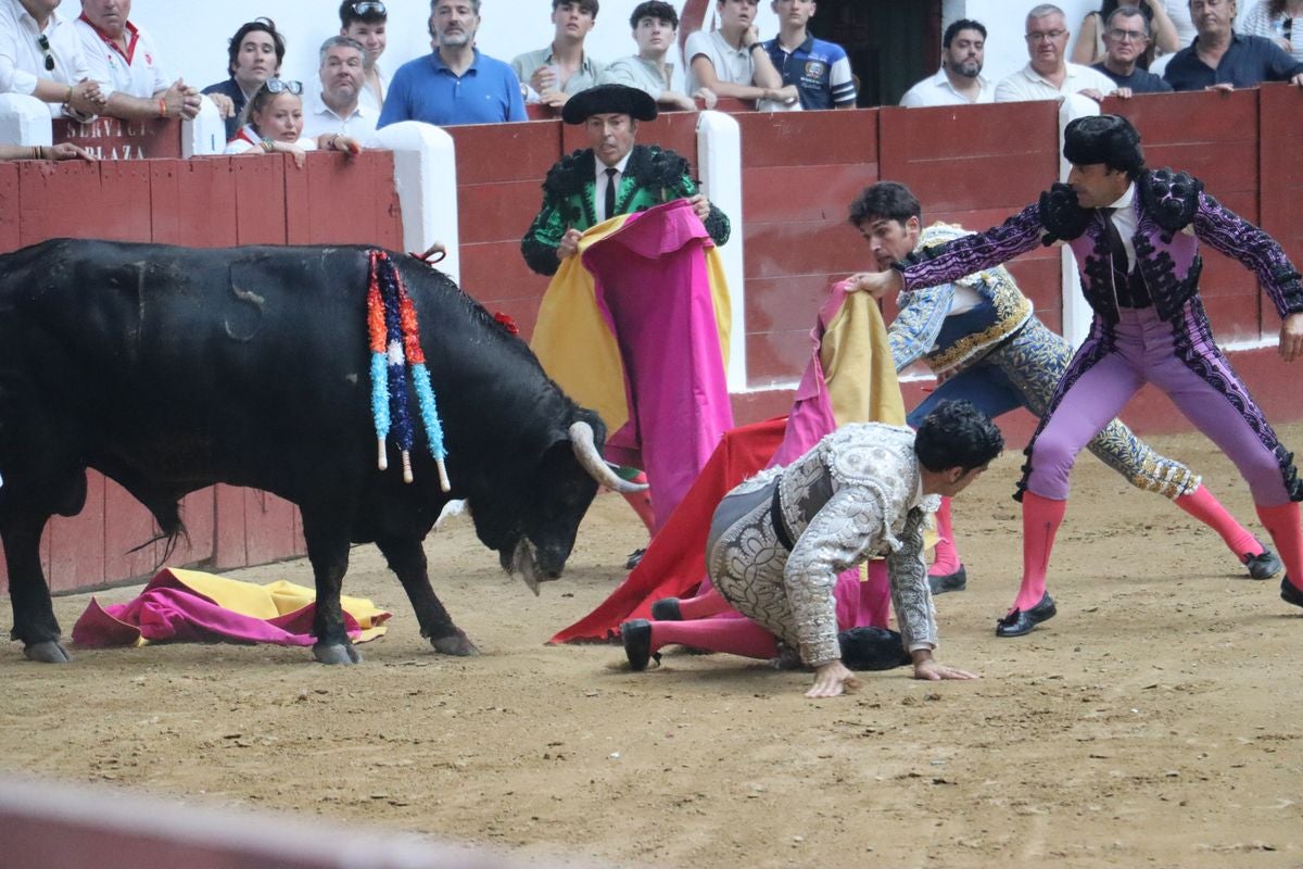 Puerta grande para Morante y El Fandi en León, mientras que Cayetano se despide en silencio