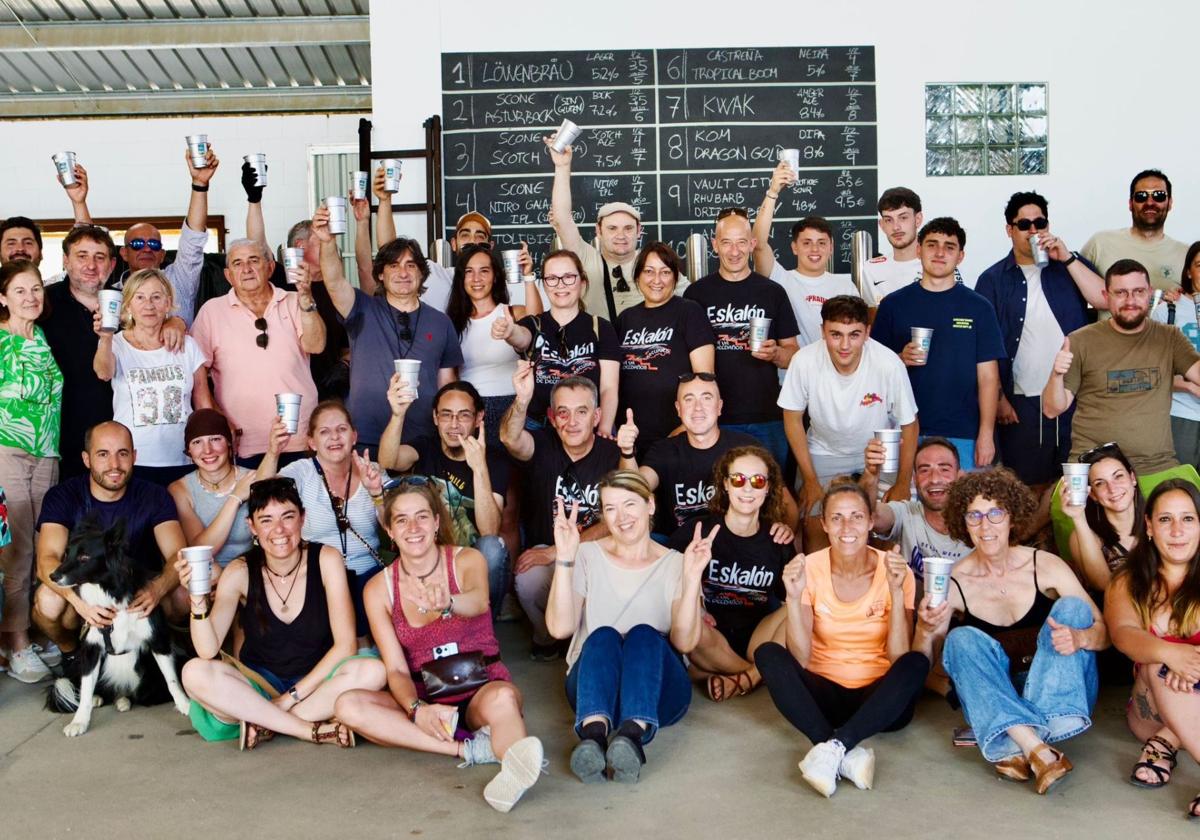 Asistentes a la feria CampBeer de Cármenes