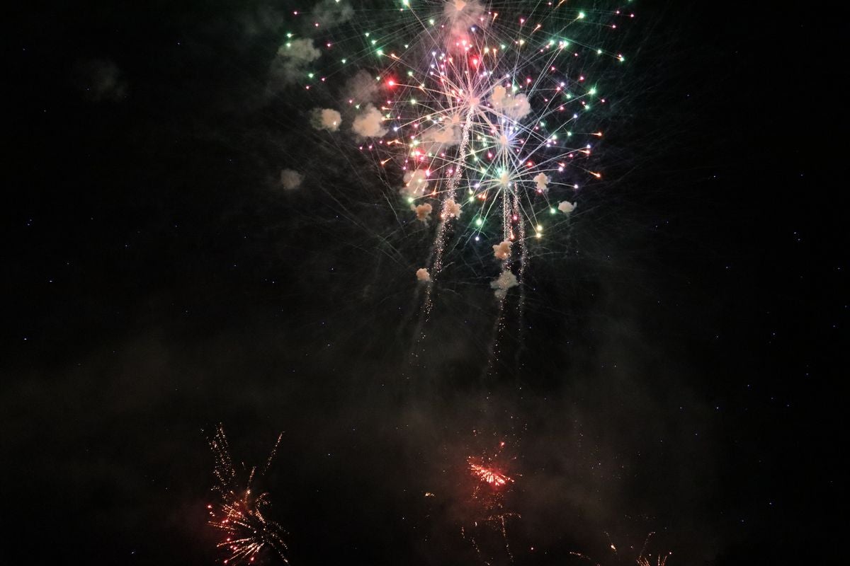 Las mejores imágenes de los fuegos artificiales de la noche de San Juan