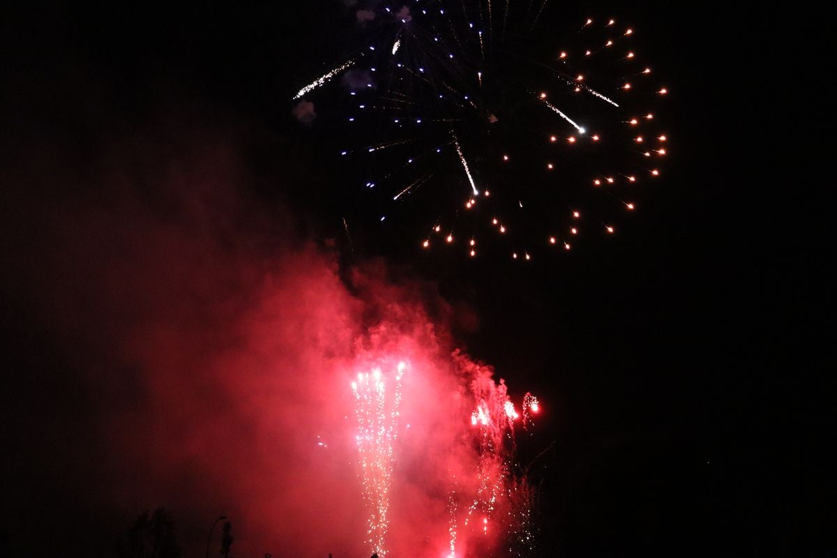 Las mejores imágenes de los fuegos artificiales de la noche de San Juan