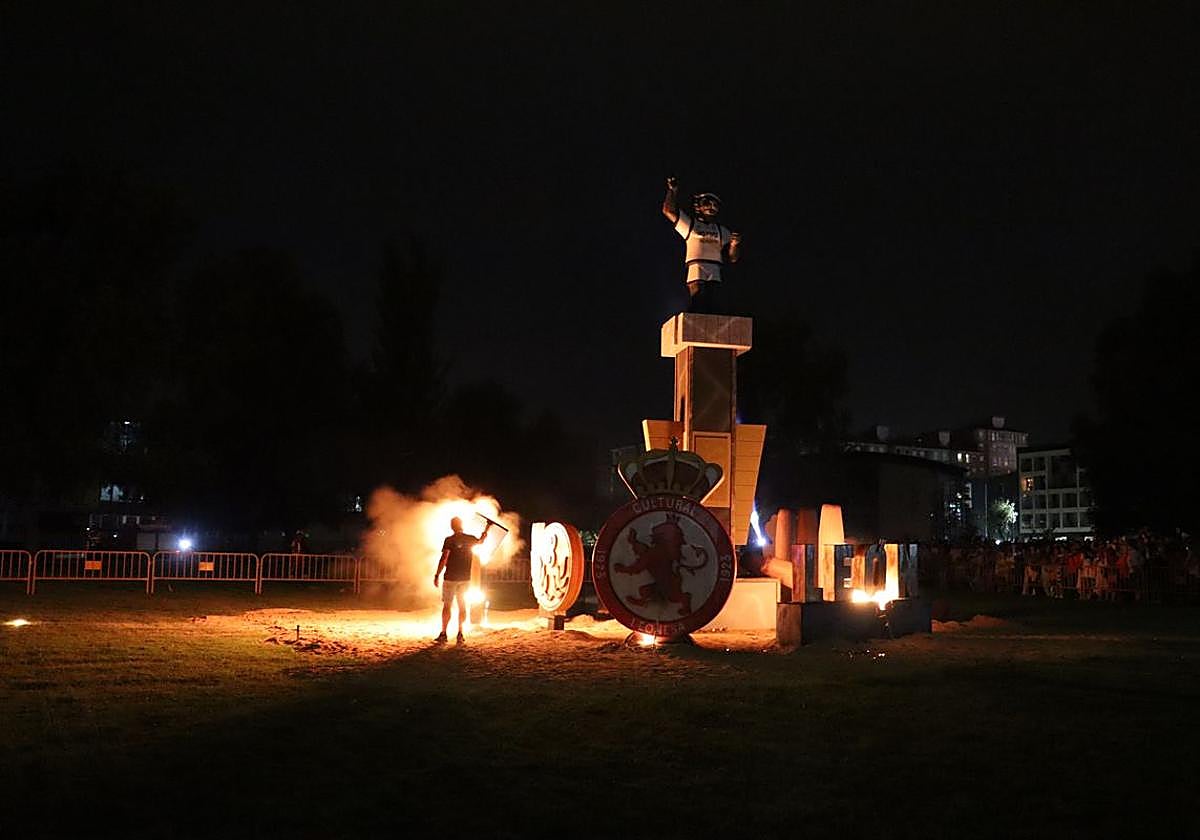 Las mejores imágenes de la hoguera de San Juan en León