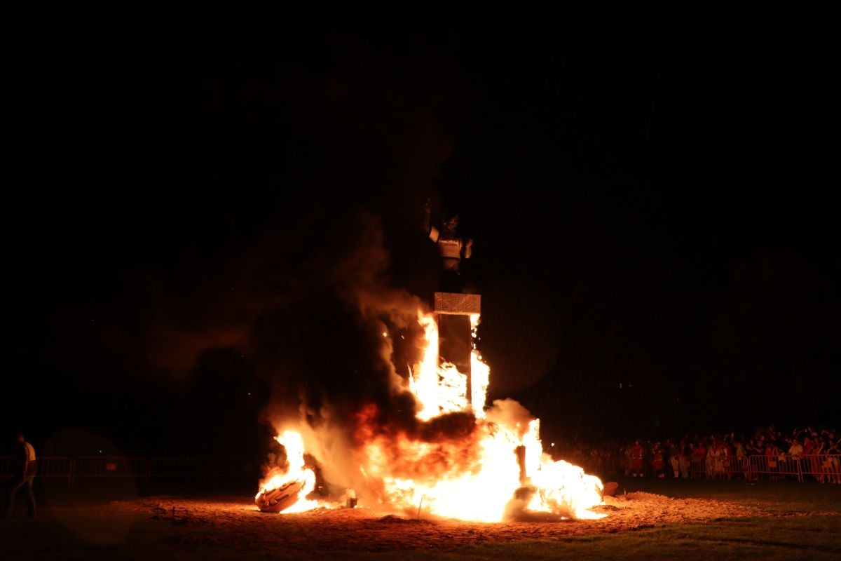 Las mejores imágenes de la hoguera de San Juan en León
