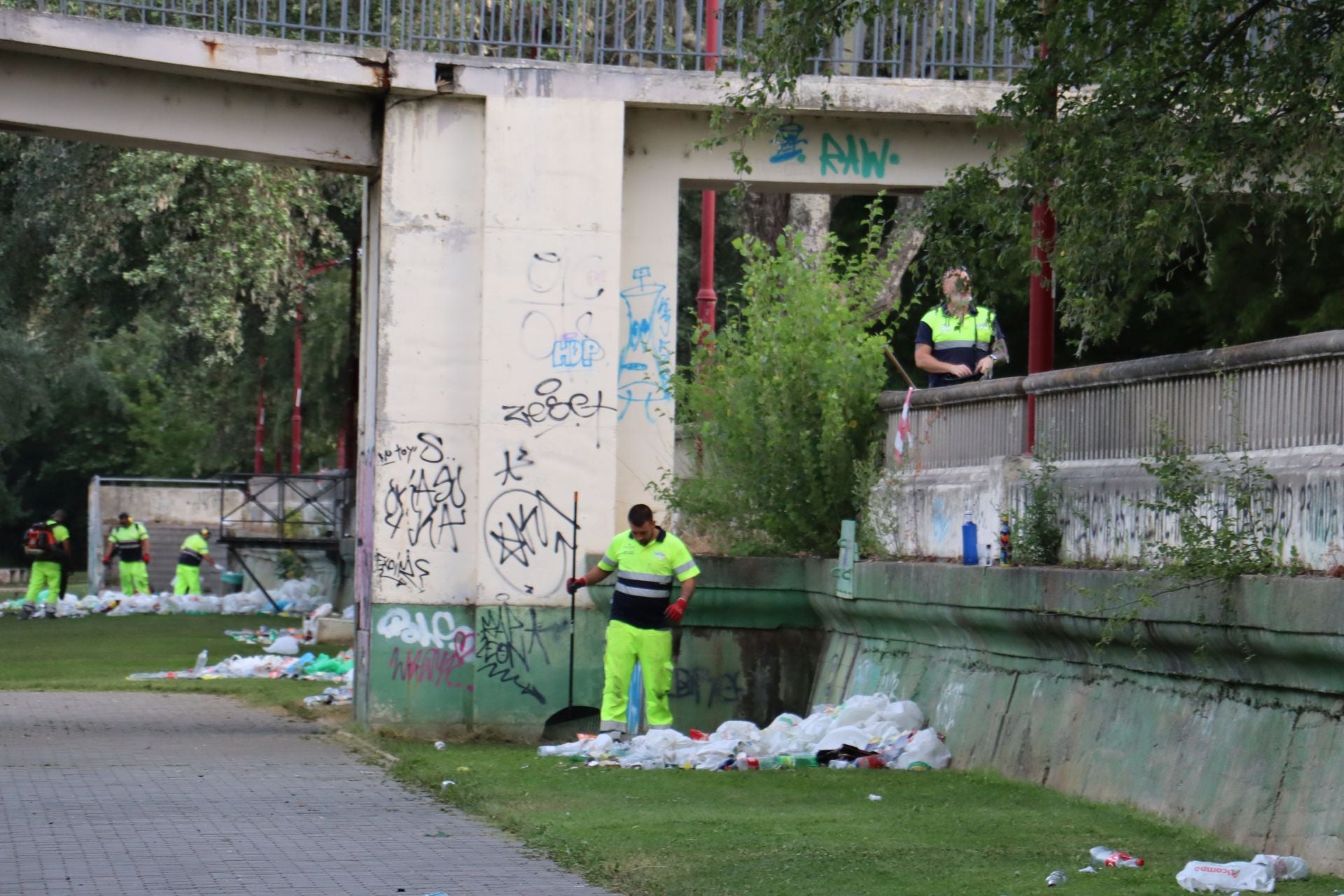 Las imágenes de la resaca de la noche de San Juan