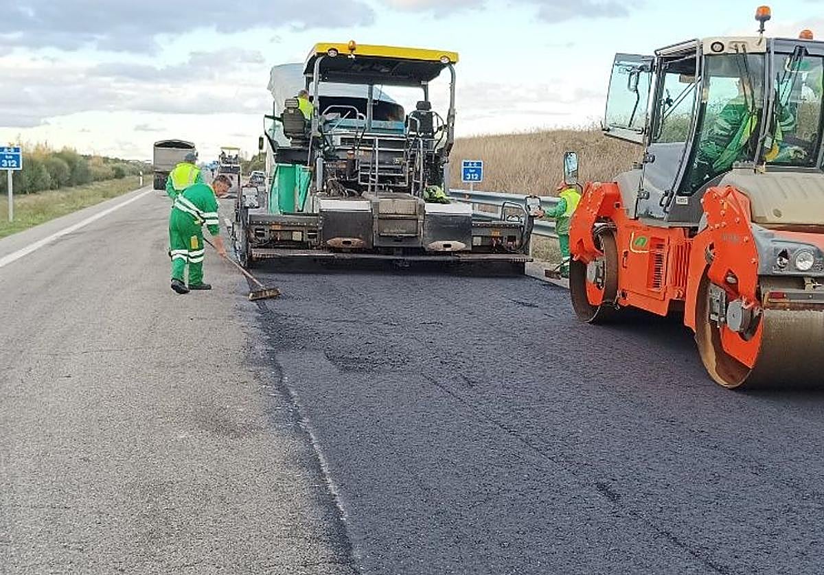 Trabajos en la A-6 de León.