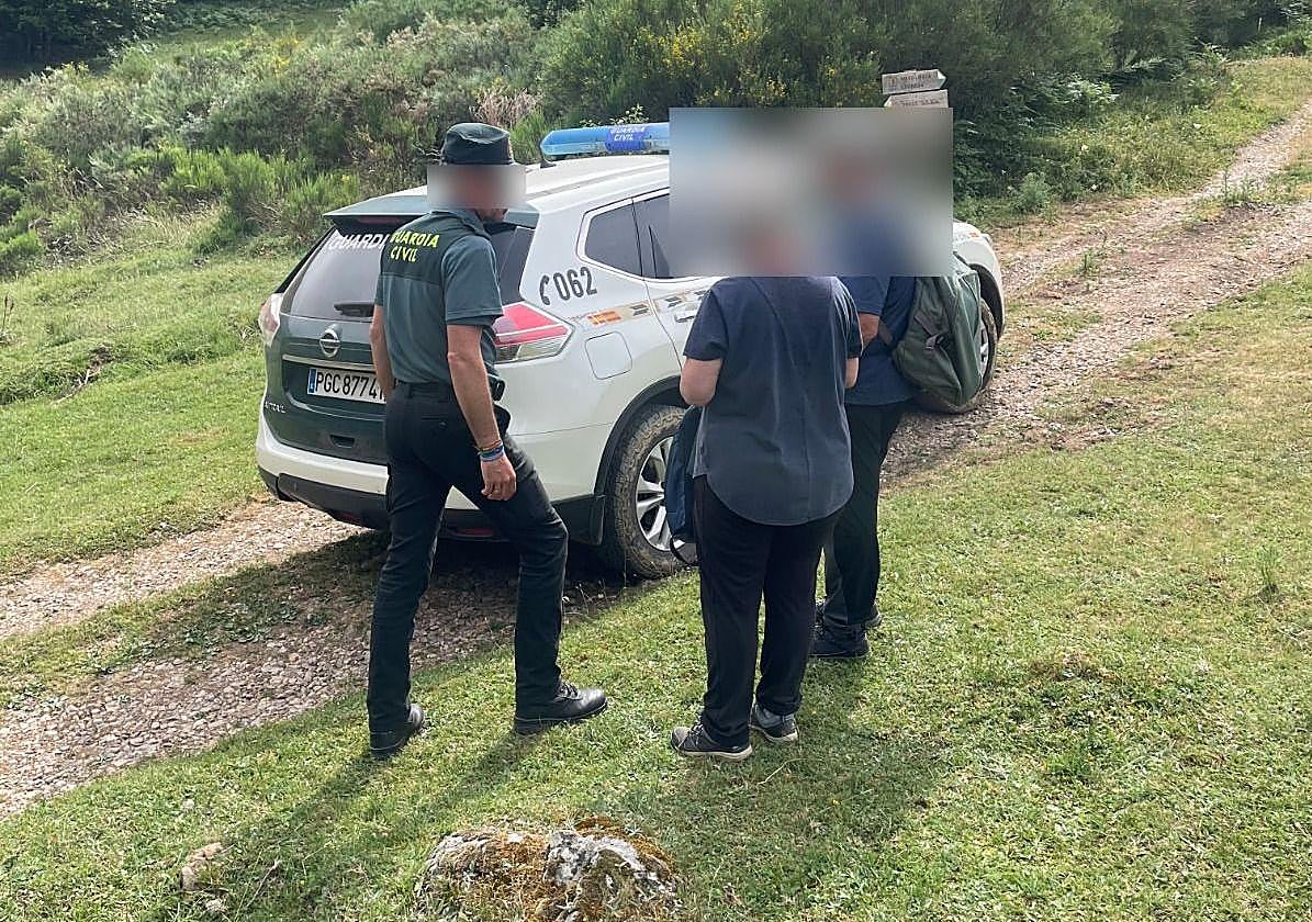 Auxilio a la mujer por parte de la Guardia Civil.