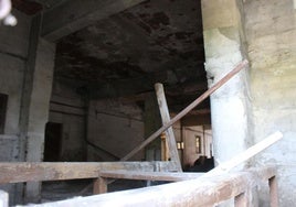 El interior del edificio en el paseo de Salamanca en León donde reside una persona desde, al menos, el mes de mayo.