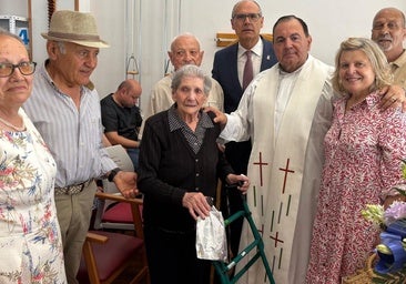 Santa Marina del Rey se vuelca con el centenario de su vecina Manuela