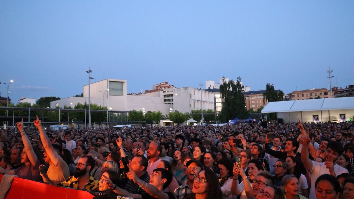 Las imágenes que capturan la magia del concierto de Leire en León