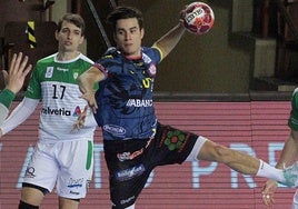 Gonzalo Pérez, en un partido con el Abanca Ademar.
