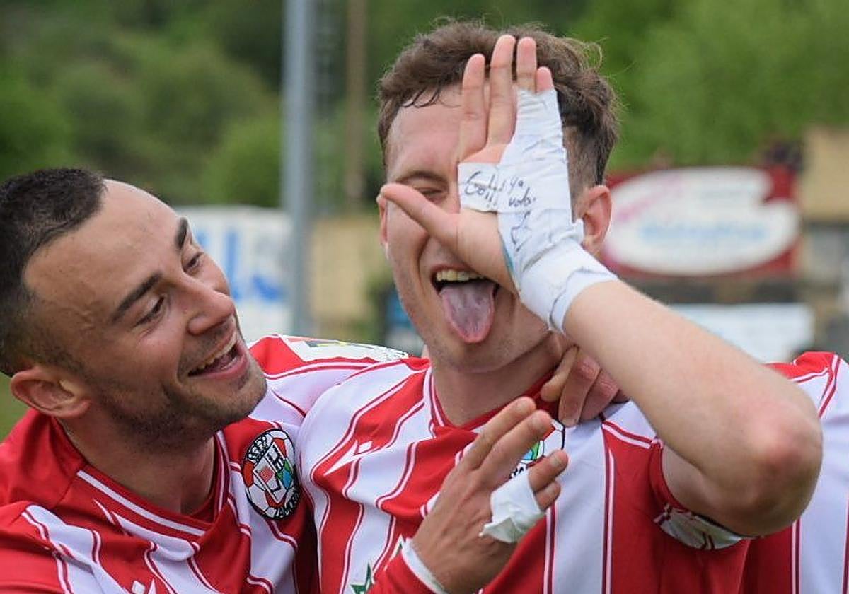 Tresaco celebra un gol con el Zamora.