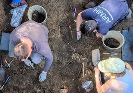 Trabajos de exhumación de los cuerpos en Mansilla de las Mulas.