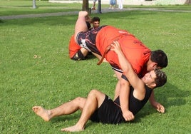 La lucha leonesa vive un renacer, con un aumento de licencias y distintos retos como «rejuvenecer» su afición y lograr una «financiación anticipada», además de llevar la lucha leonesa a los colegios y crear corros «más dinámicos y espectaculares»