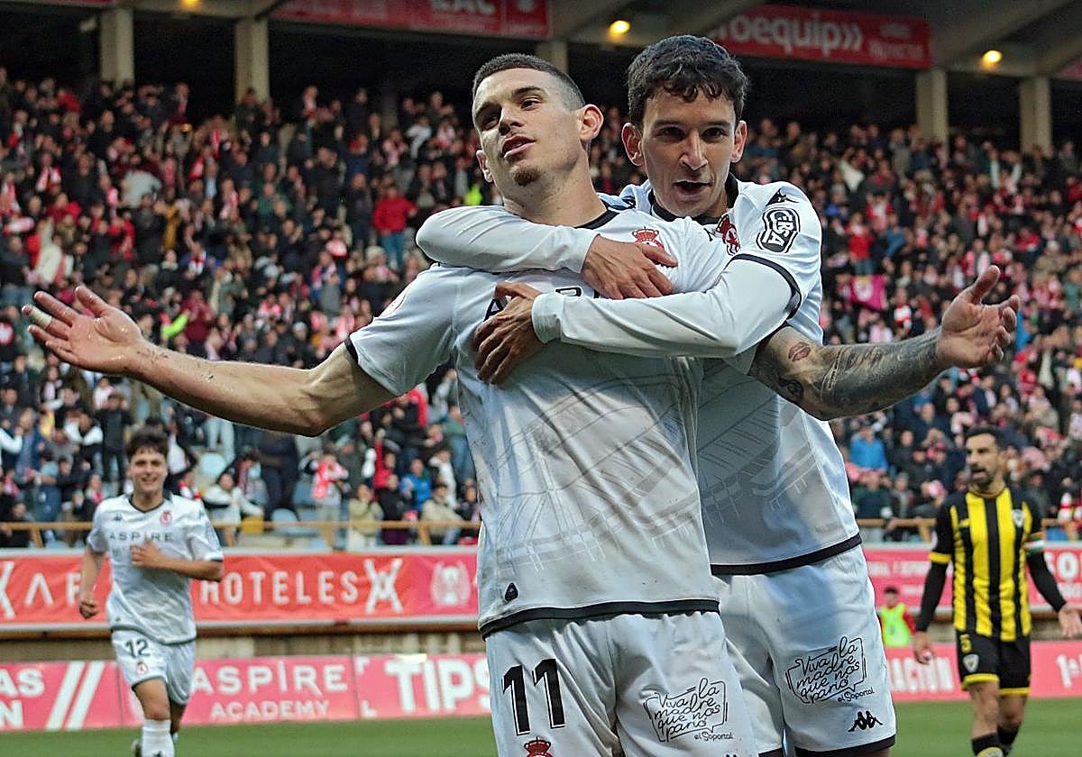 Samanes celebra un gol con la Cultural.