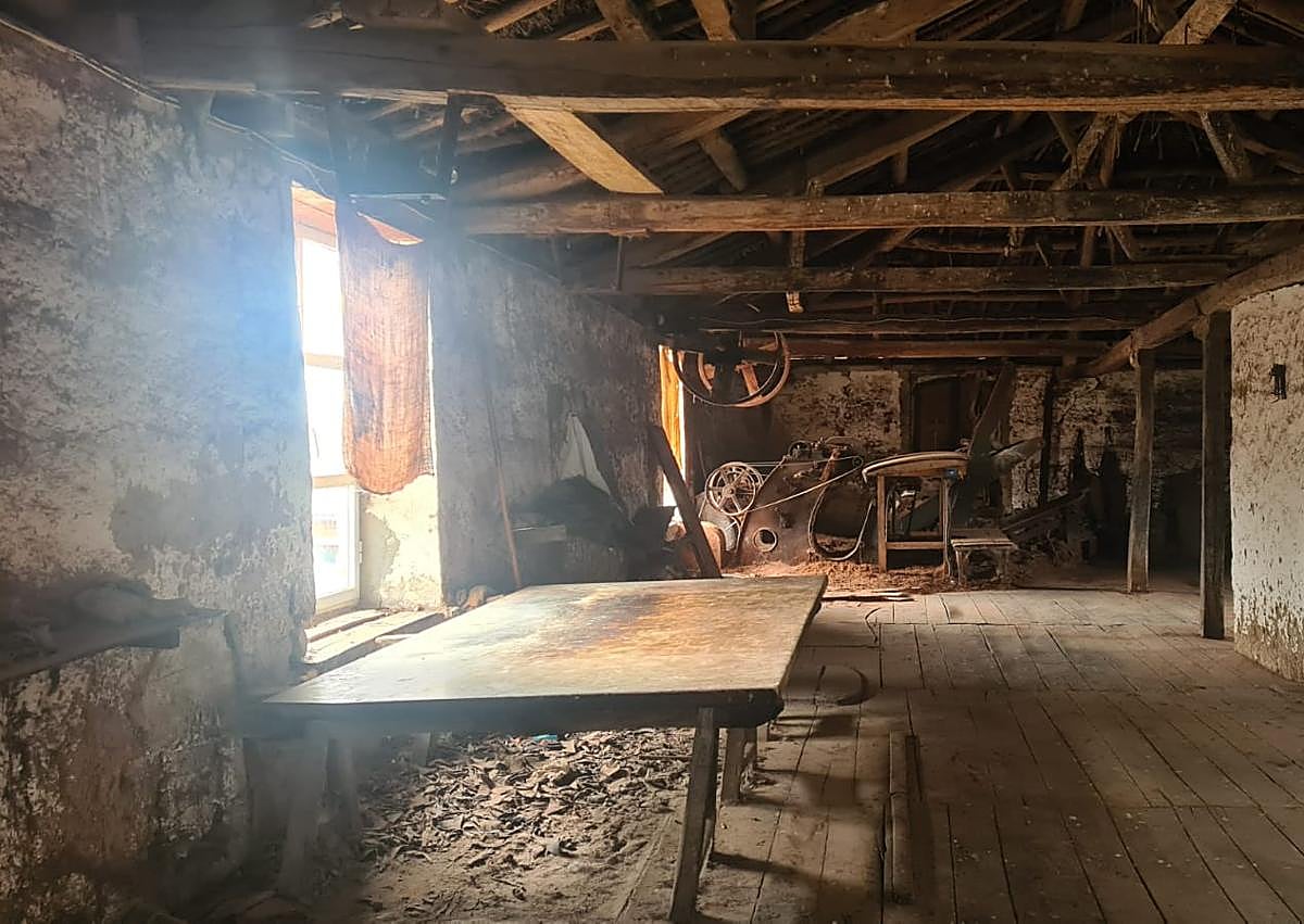 Imagen secundaria 1 - Genaro y el ocaso del cuero en León: «Tengo mis límites y la economía no da»