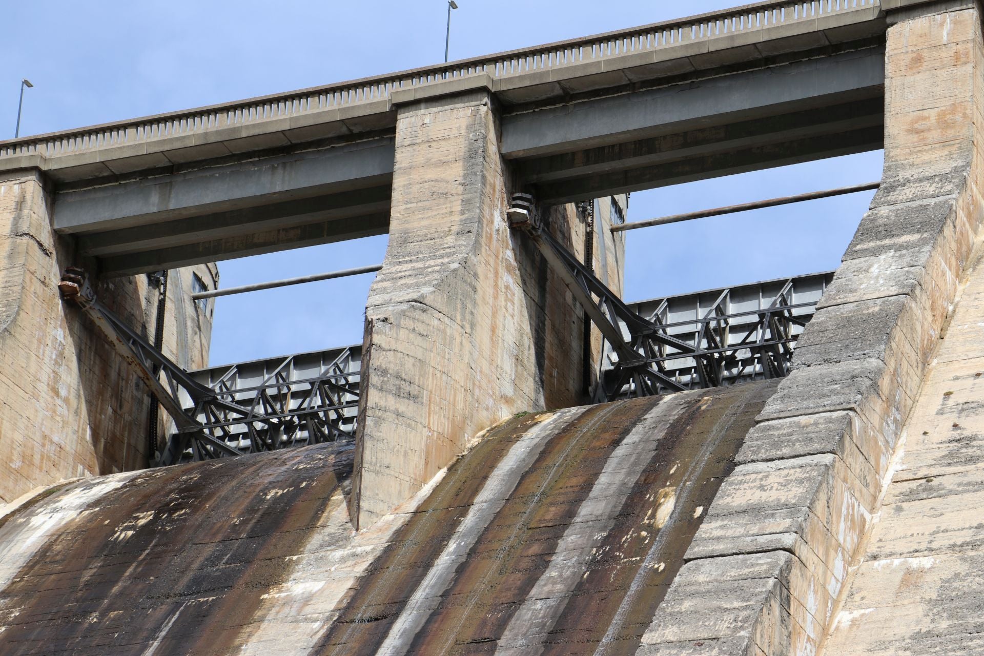 Así es la presa y el embalse leonés de Barrios de Luna