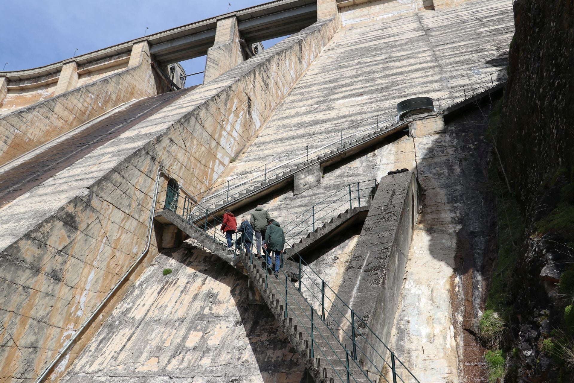 Así es la presa y el embalse leonés de Barrios de Luna