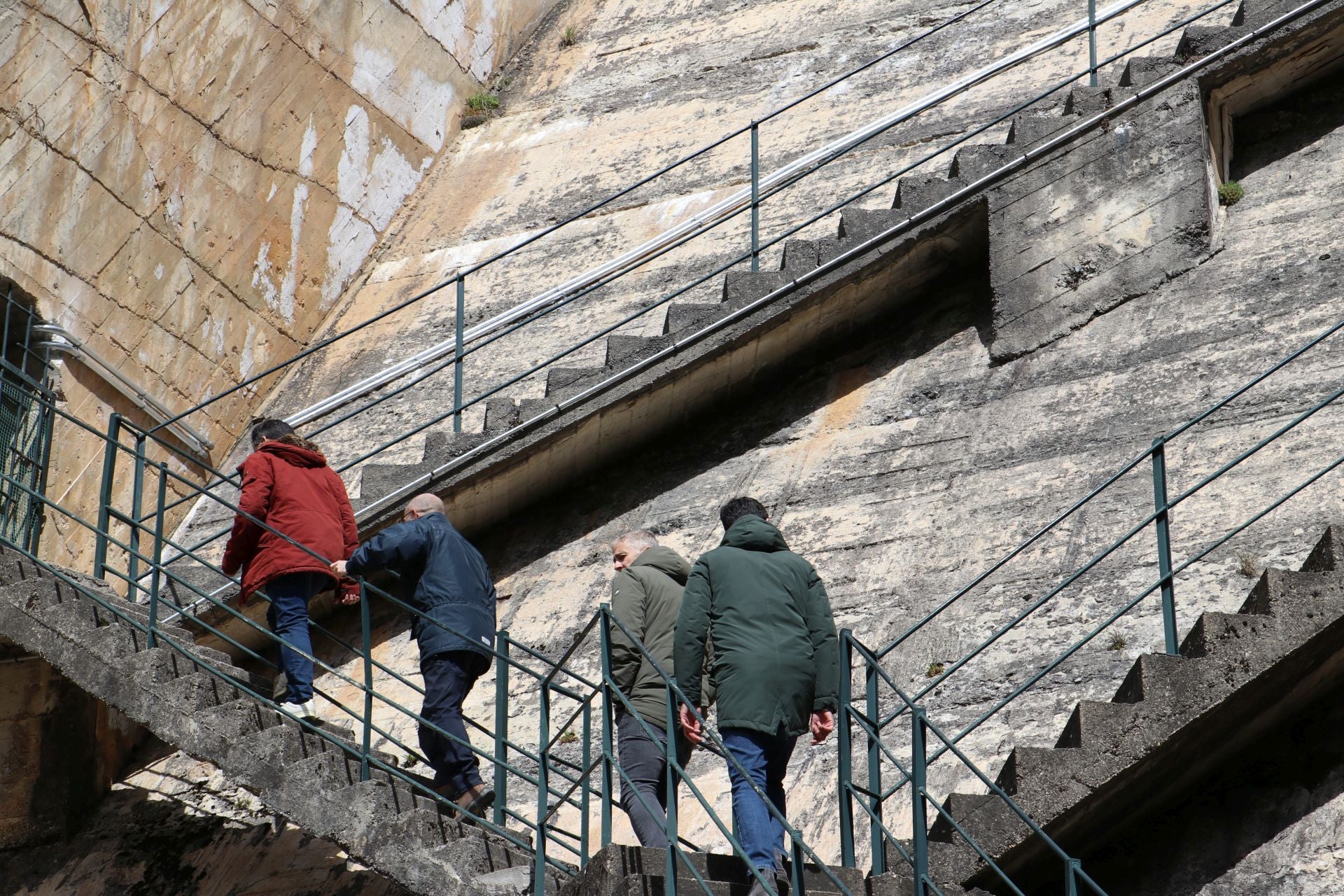 Así es la presa y el embalse leonés de Barrios de Luna
