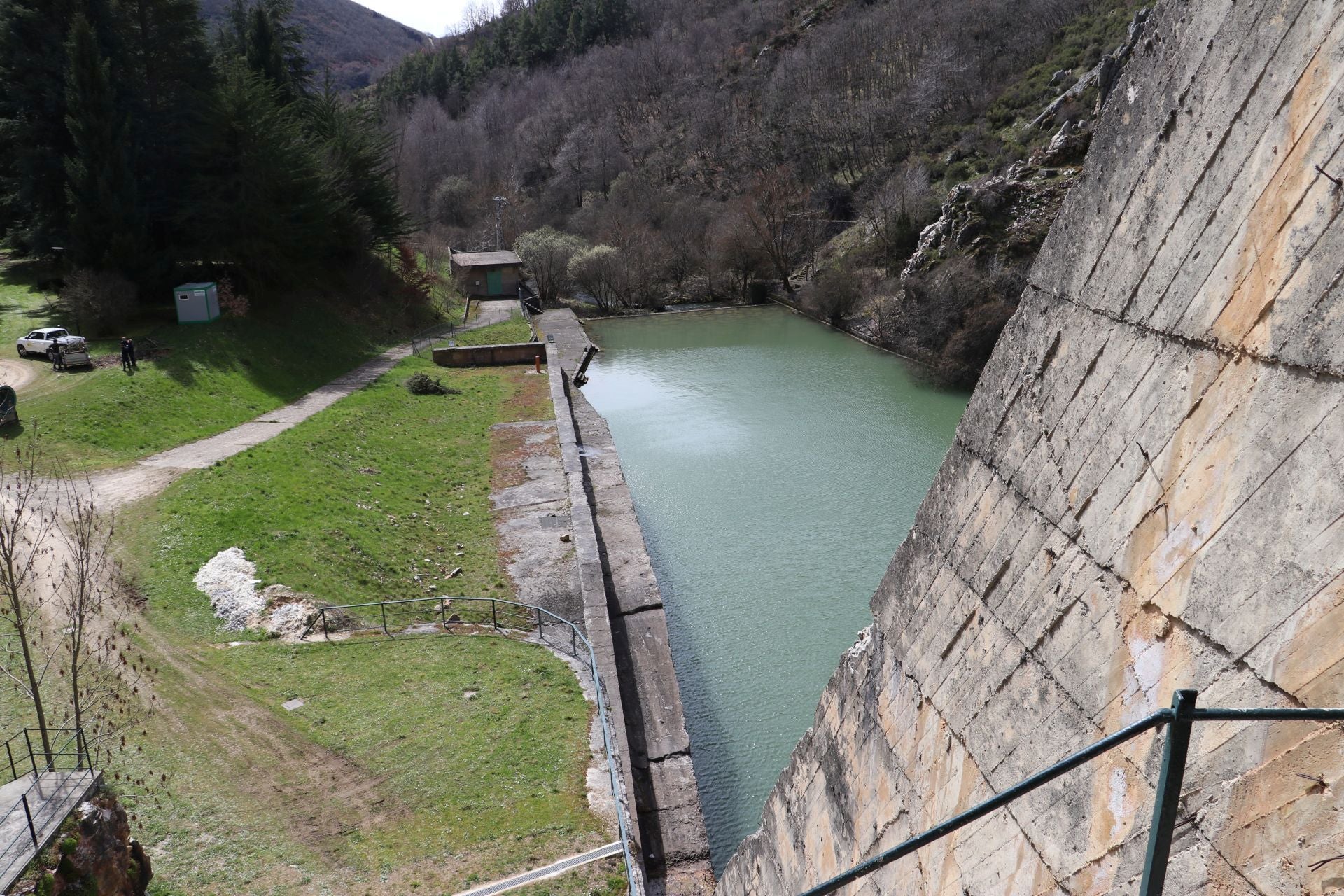Así es la presa y el embalse leonés de Barrios de Luna