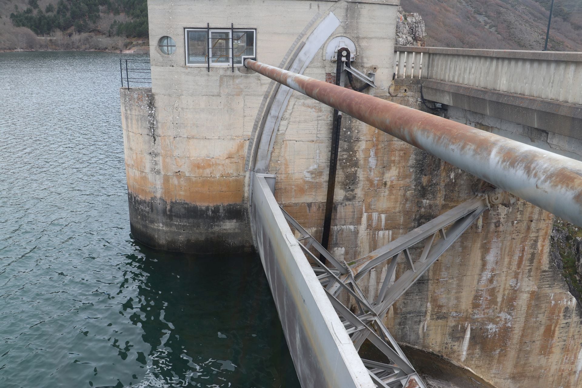 Así es la presa y el embalse leonés de Barrios de Luna