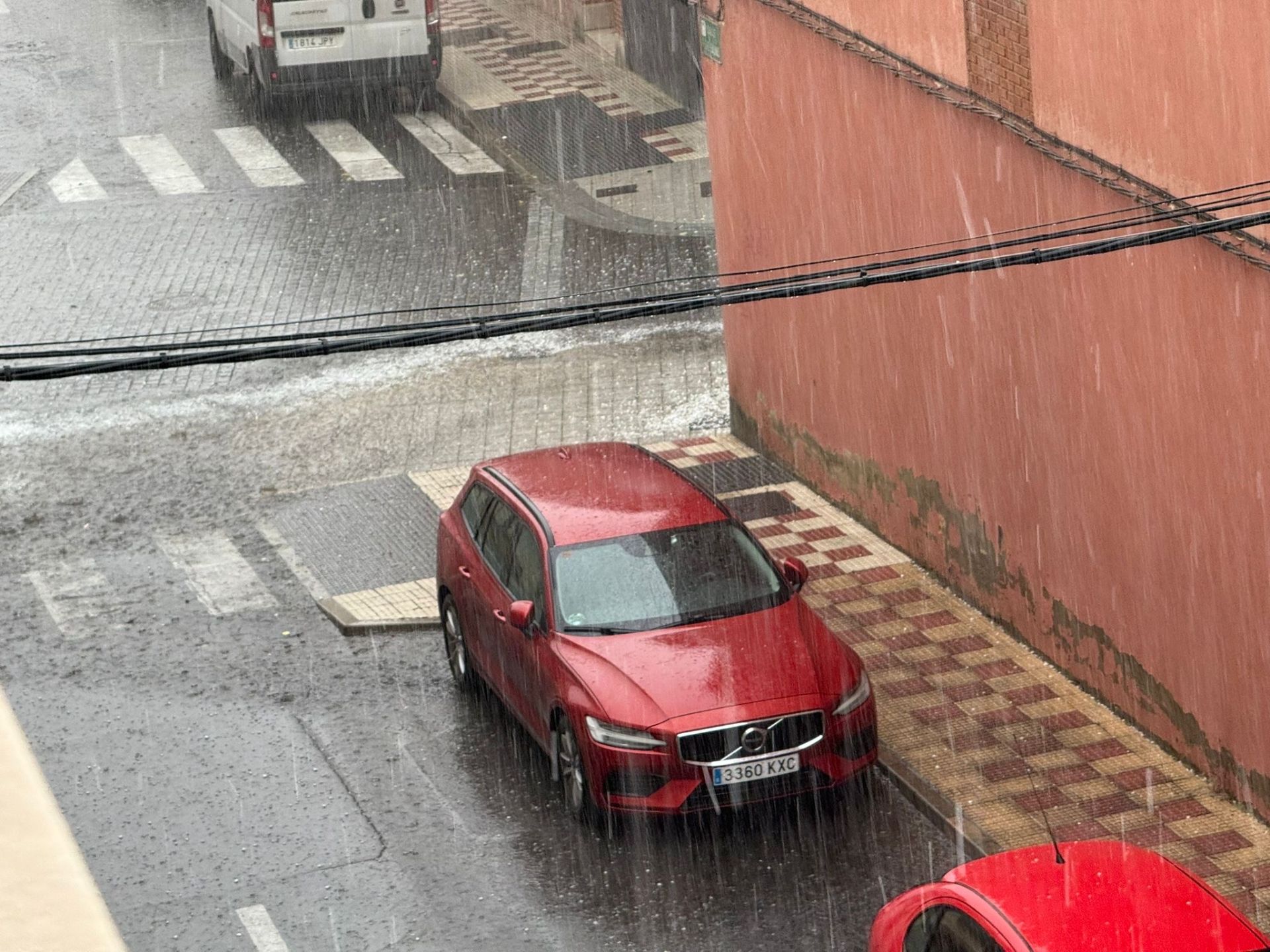 Las imágenes de la espectacular tormenta de granizo que ha caído en León