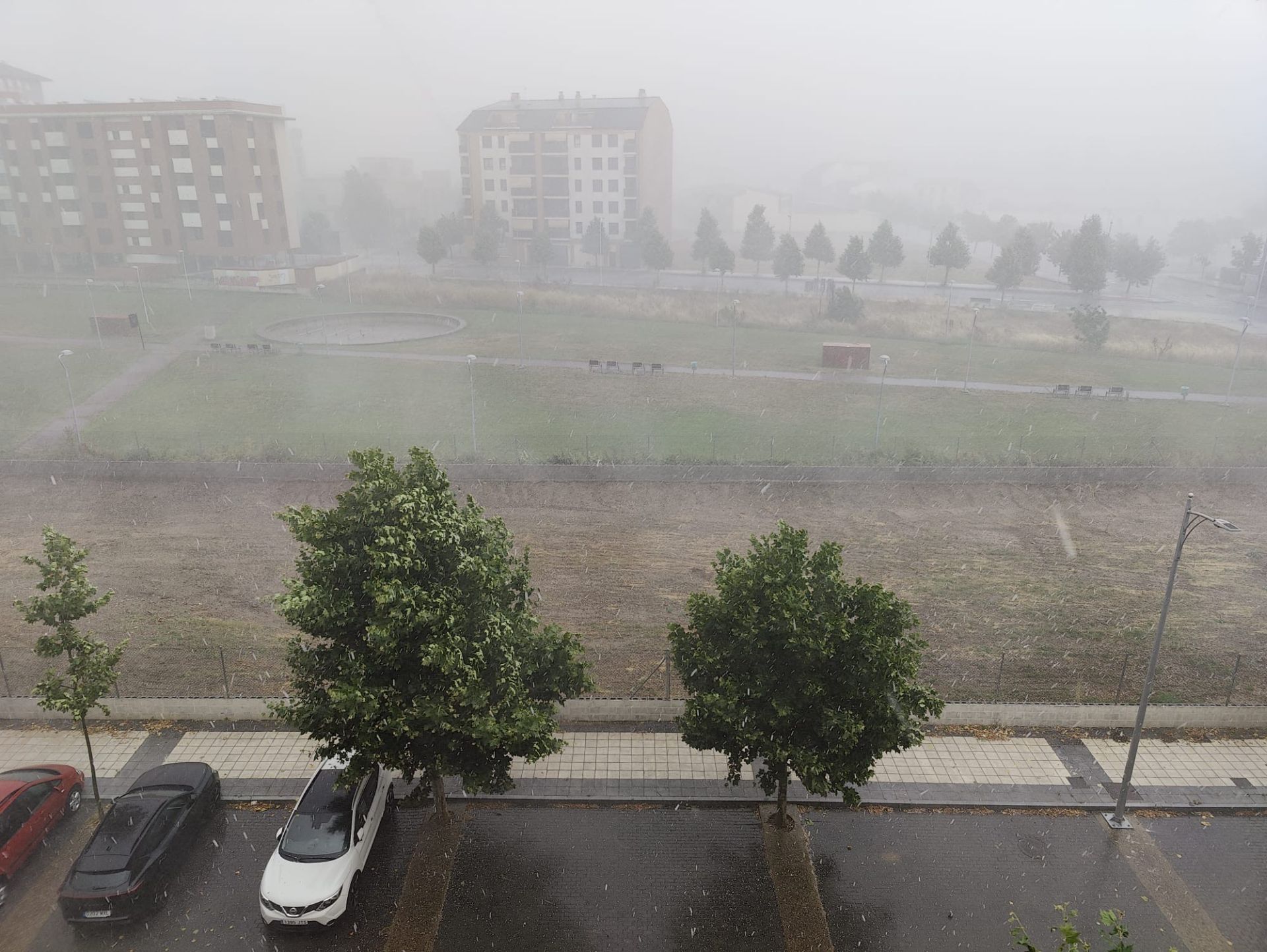 Las imágenes de la espectacular tormenta de granizo que ha caído en León