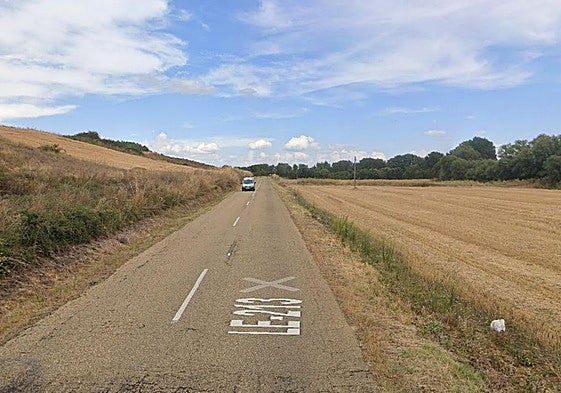 Una tramo de la carretera que une Puente Villarente y Cassasola de Rueda.