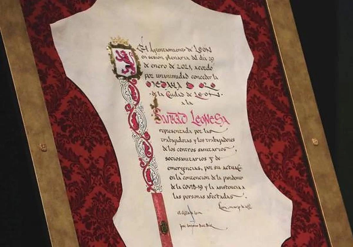 Imagen de archivo de la entrega de la medalla de oro de la ciudad de León a la Sanidad Leonesa.