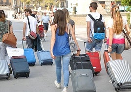 Gente yéndose de viaje.