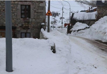 San Emiliano muestra su hartazgo por la falta de cobertura telefónica en Torrestío