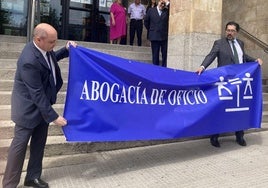 Concentración frente a los Juzgados de León.