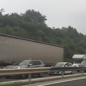 Una de las imágenes del atasco del domingo en la AP-66.