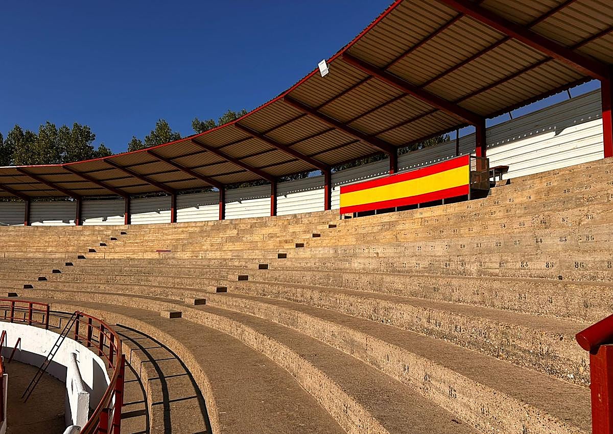 Imagen secundaria 1 - La plaza de toros de Astorga lista para acoger «la fiesta más culta del mundo»