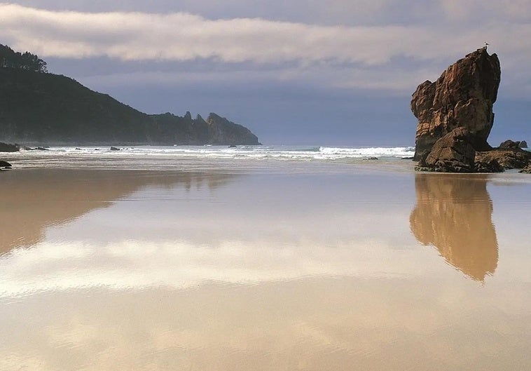 Las 15 playas con bandera azul en Asturias a menos de dos horas de León