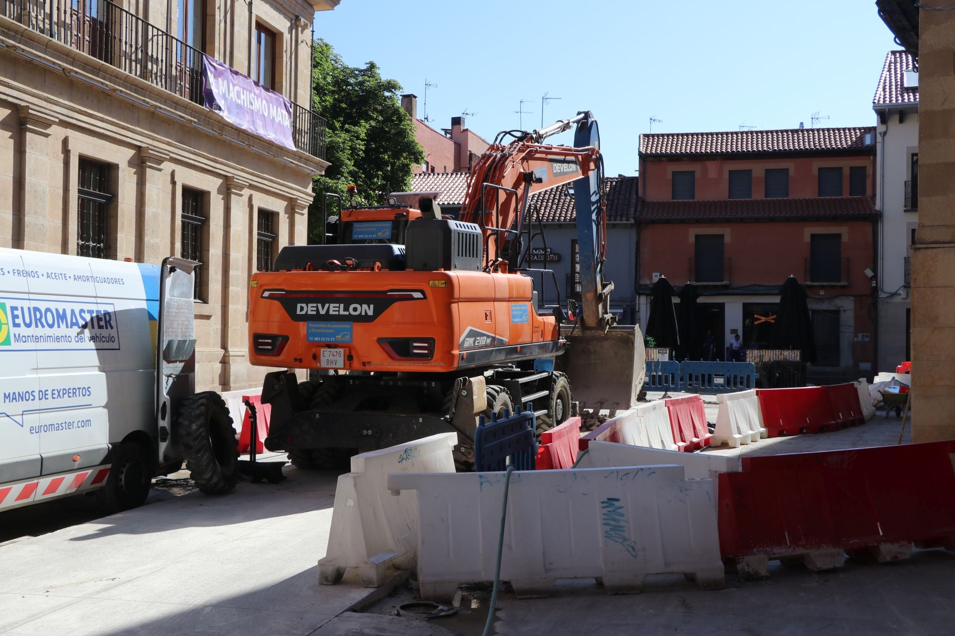 Las imágenes de la retirada de la plataforma en Arco de Ánimas