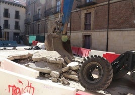 Las imágenes de la retirada de la plataforma en Arco de Ánimas