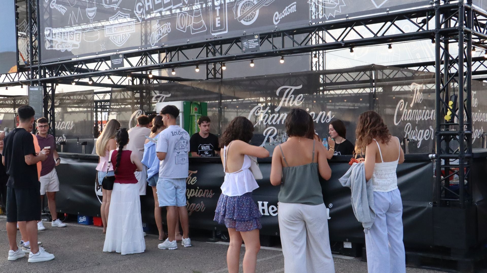 Así se ha vivido la inauguración de The Champions Burger en León