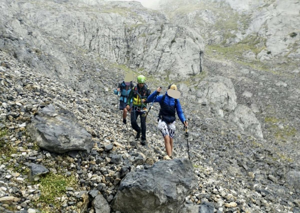 Imagen secundaria 1 - Se desorientan haciendo una ruta en Picos de Europa y pasan la noche a la intemperie