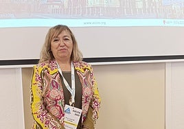 Laura M. Lechuga en el inicio del foro.