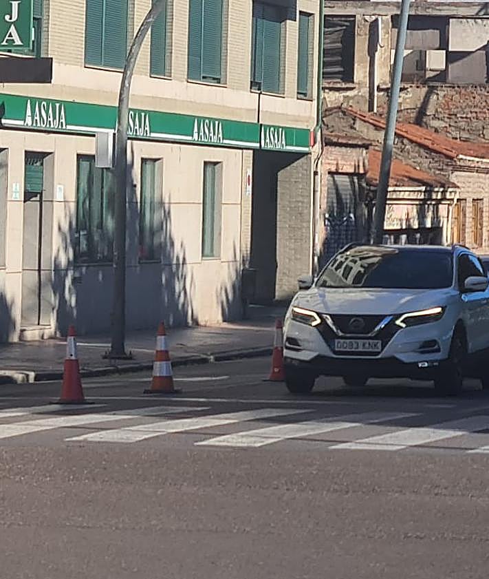 Imagen secundaria 2 - La obra de la avenida de Palencia colapsa Ana Mogas ante el corte de un carril