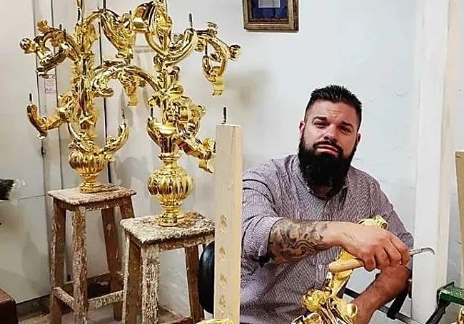 Paco Pardo en su taller de Sevilla.