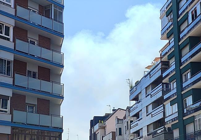 El humo de los incendios en el cielo visto desde el centro de León.