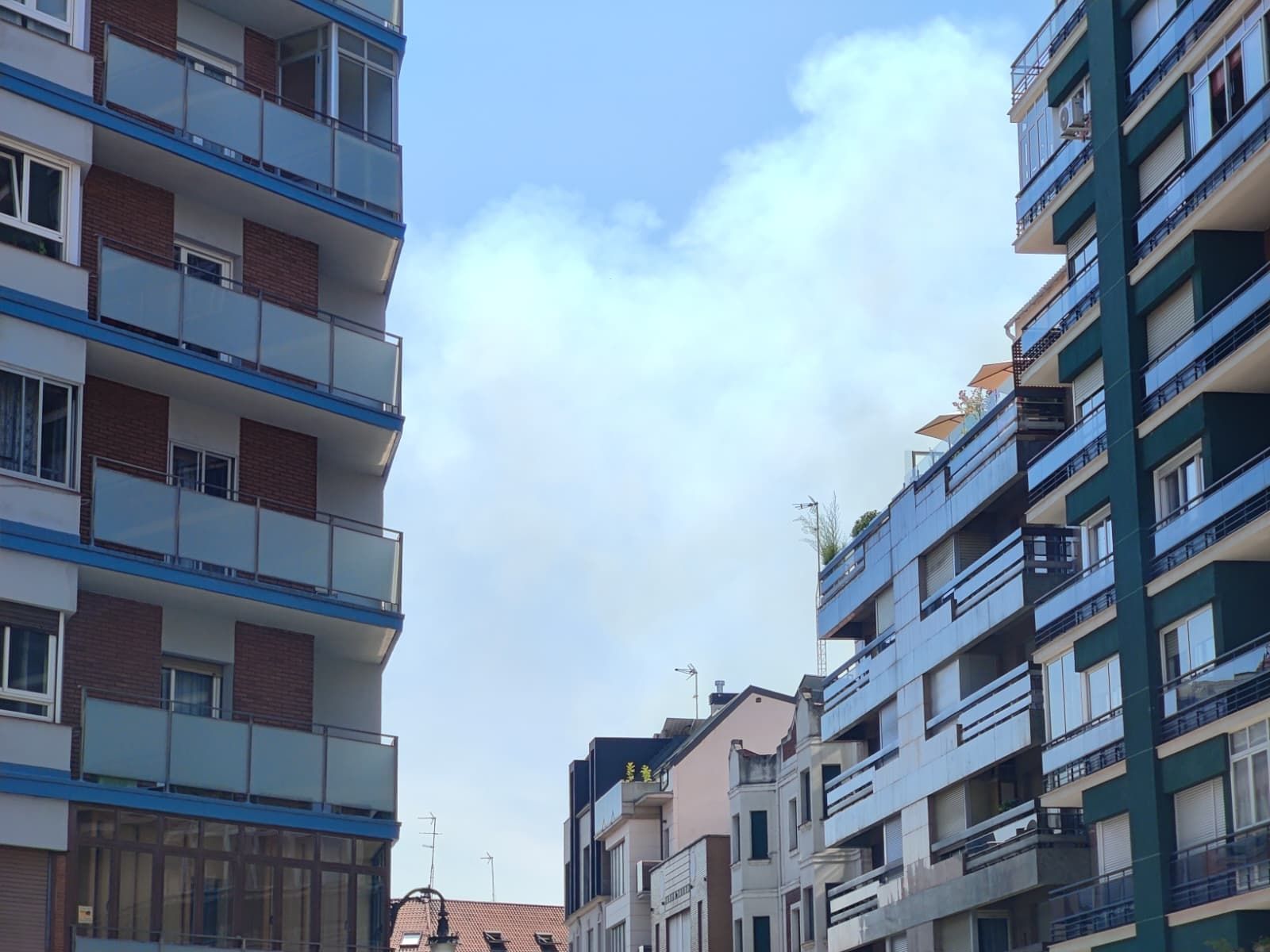 León vive dos incendios en media hora