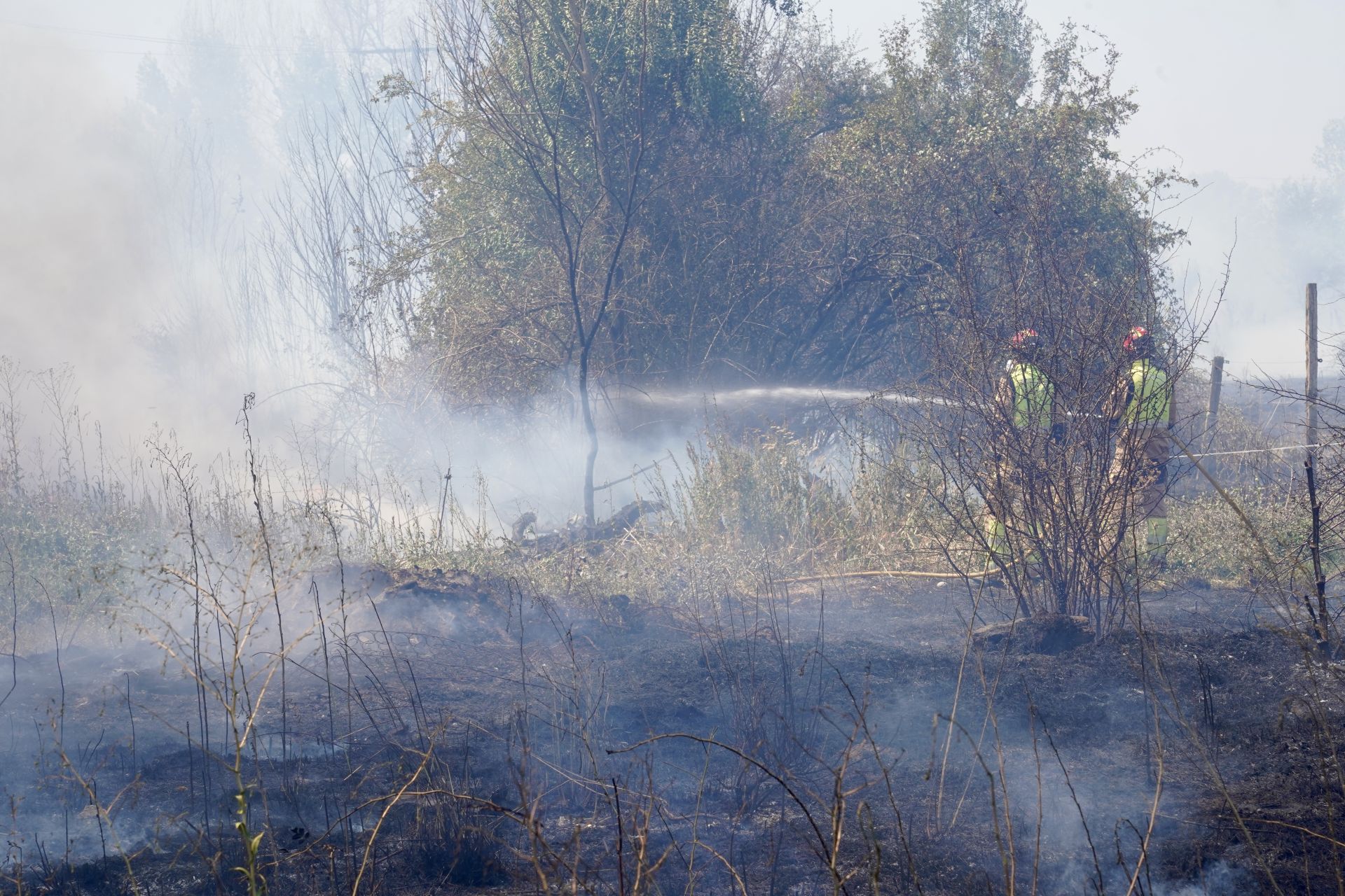 León vive dos incendios en media hora
