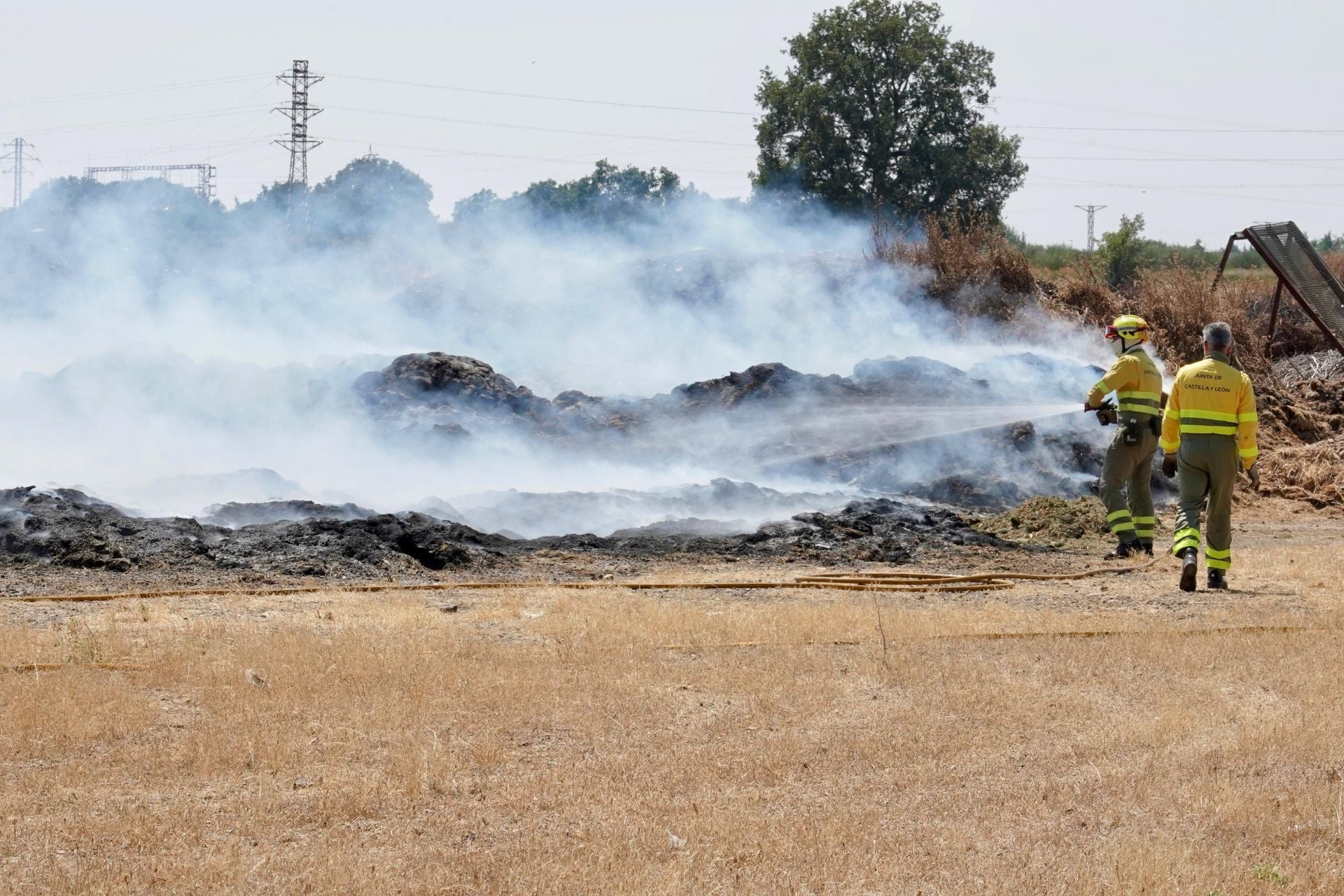 León vive dos incendios en media hora