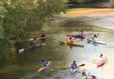 Seis personas atendidas tras volcar sus canoas en el río Luna en León