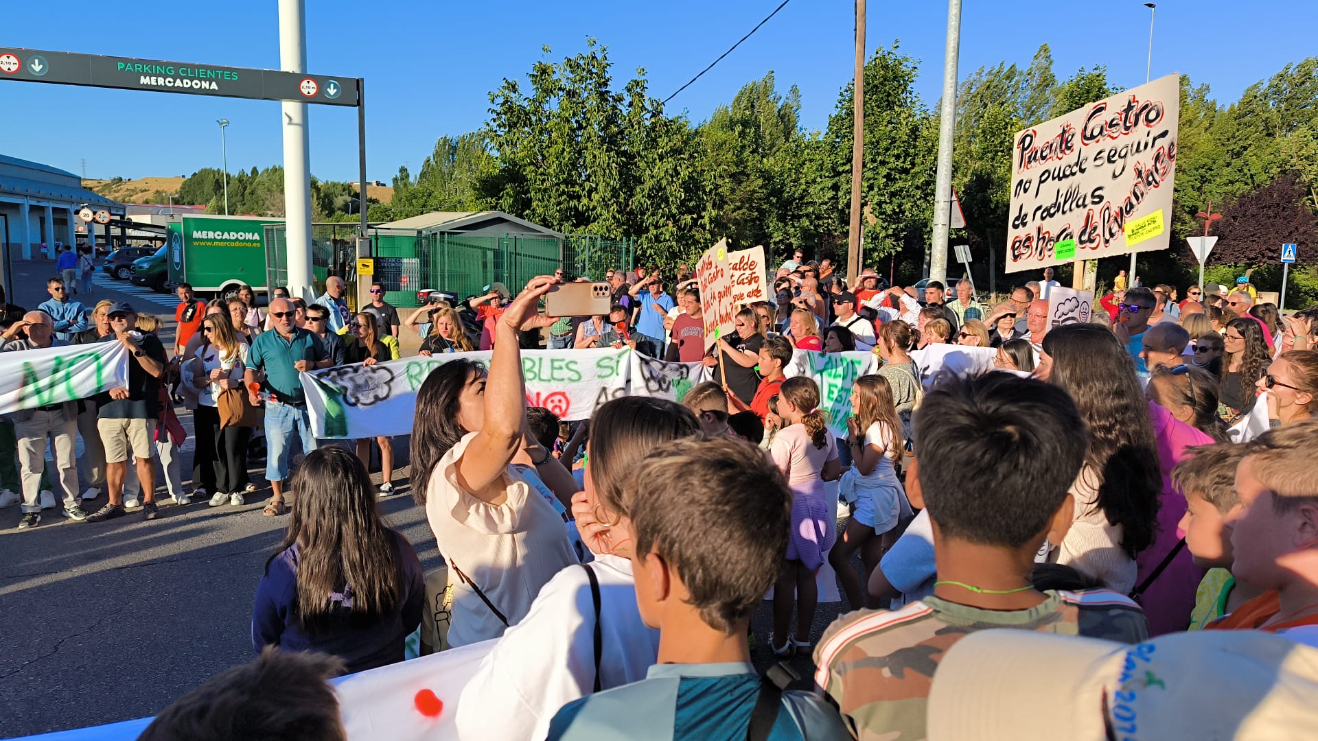Manifestación de protesta contra la planta de biomasa en Puente Castro